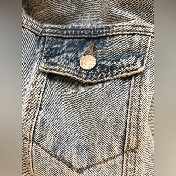 BAD JOKE CROPPED DENIM JACKET SIZE: MEDIUM - Picture 5 of 9